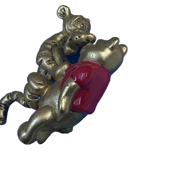Winnie the Pooh and Tigger Jumping Tummy Disney Parks Pin Brooch Gold Tone 1.5" - Picture 4 of 8